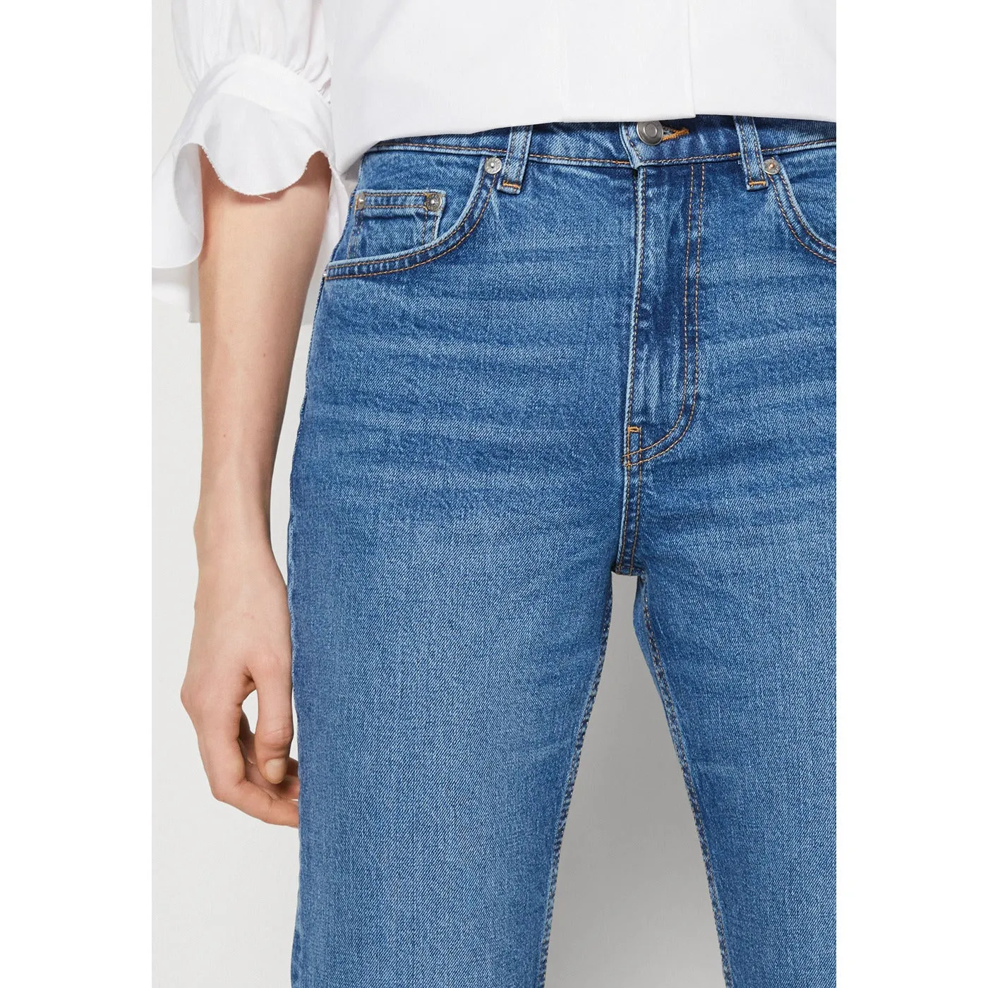 AR Slim Cropped Jeans